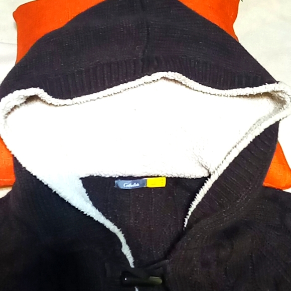 Cabela's deer lodge hooded sweater. Brown and cream. - Picture 2 of 5